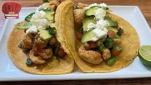 Tacos de queso con chicharron