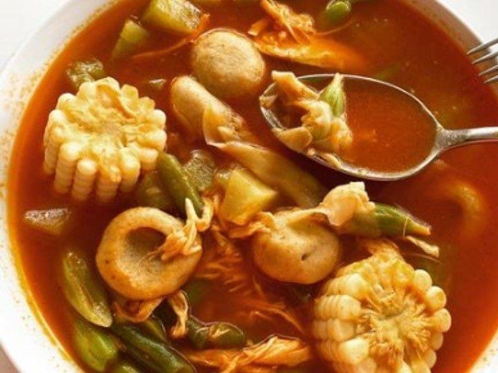 Tesmole de pollo con bolitas de masa